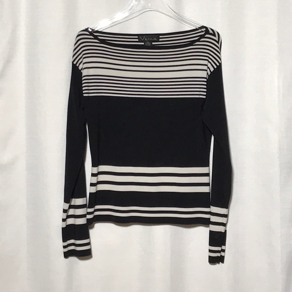 VENUE Black & White Top